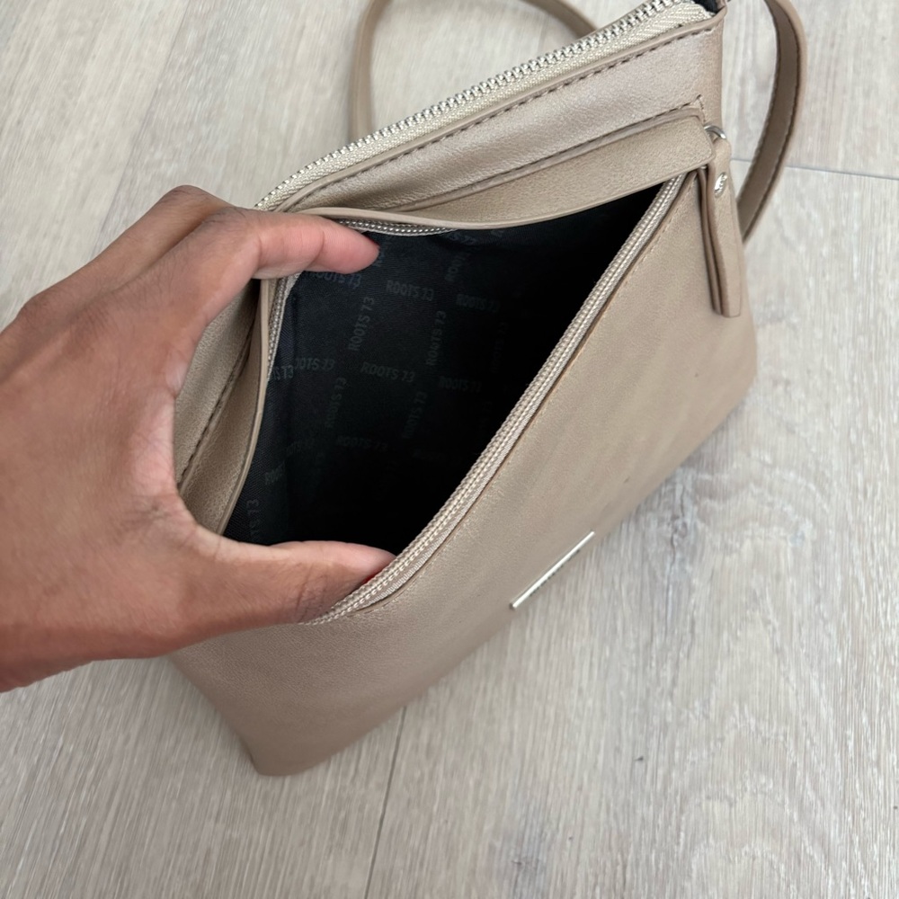 Roots Canada Crossbody Purse - Picture 8 of 11